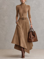 Conjunto Renata de top cuello alto y falda asimétrica de gamuza en color camel