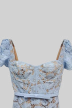 Paulina | Vestido de Encaje Azul Elegante con Manga Corta y Cinturón a Juego