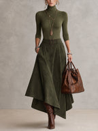 Conjunto Renata de top cuello alto y falda asimétrica de gamuza en color verde