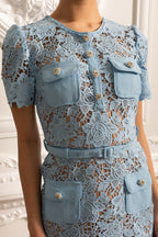 Yasmina | Vestido Floral Bordado Azul de Manga Corta