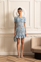 Yasmina | Vestido Floral Bordado Azul de Manga Corta