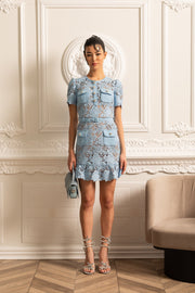 Yasmina | Robe Courte Florale Brodé Bleu à Manches Courtes