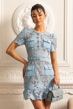 Yasmina | Vestido Floral Bordado Azul de Manga Corta