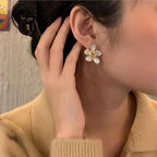 Pendientes con flor