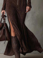 Claudia – Vestido Largo Café con Cinturón