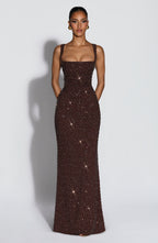 Carmina |  Vestido largo marrón ciruela brillante