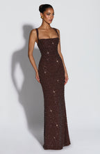Carmina |  Vestido largo marrón ciruela brillante